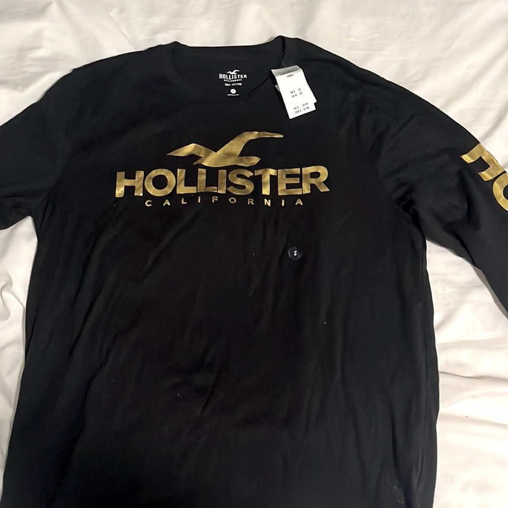 Black and Gold Hollister Long Sleeve T-Shirt. New with tag. Size Small